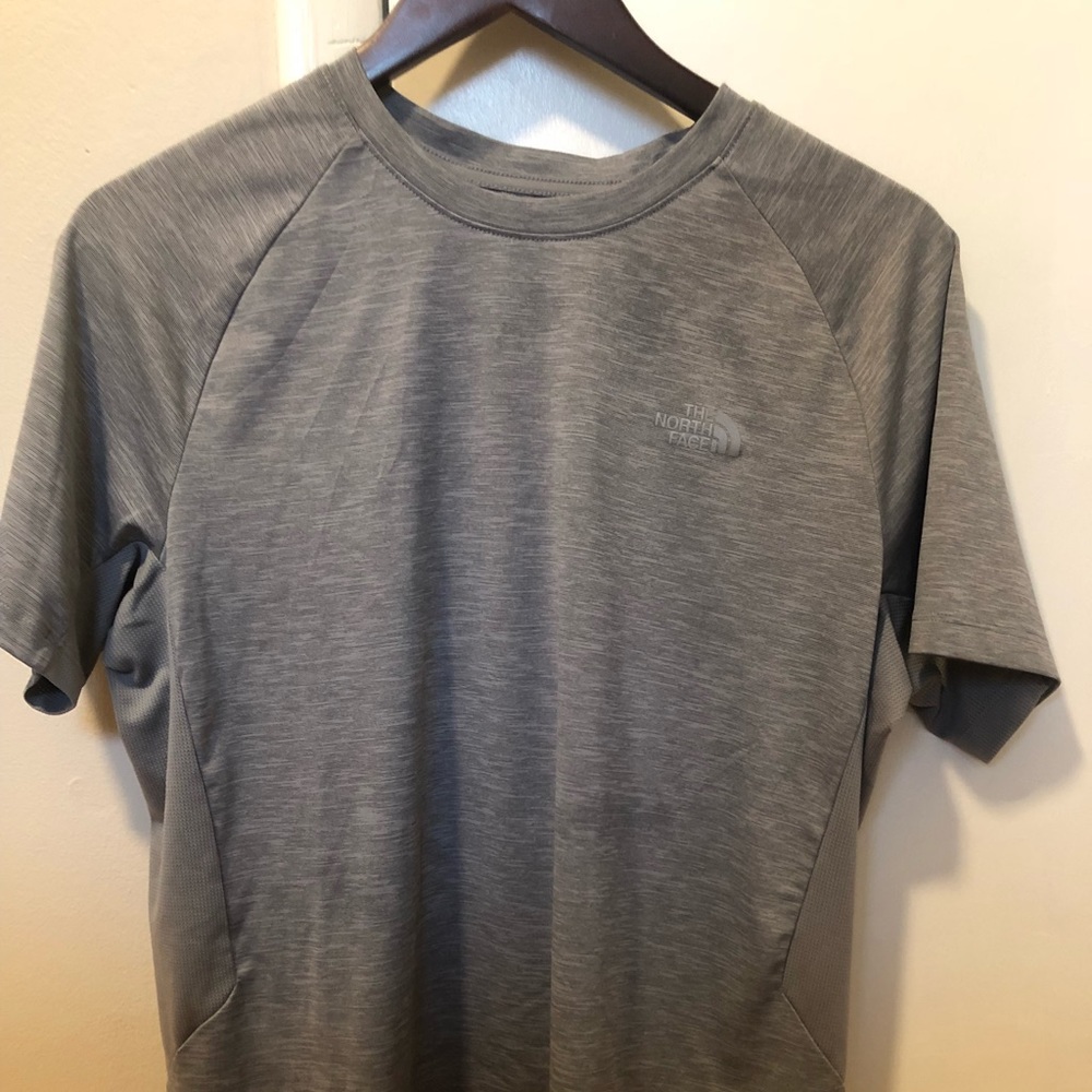 North face Men’s workout Shirt Sz Med